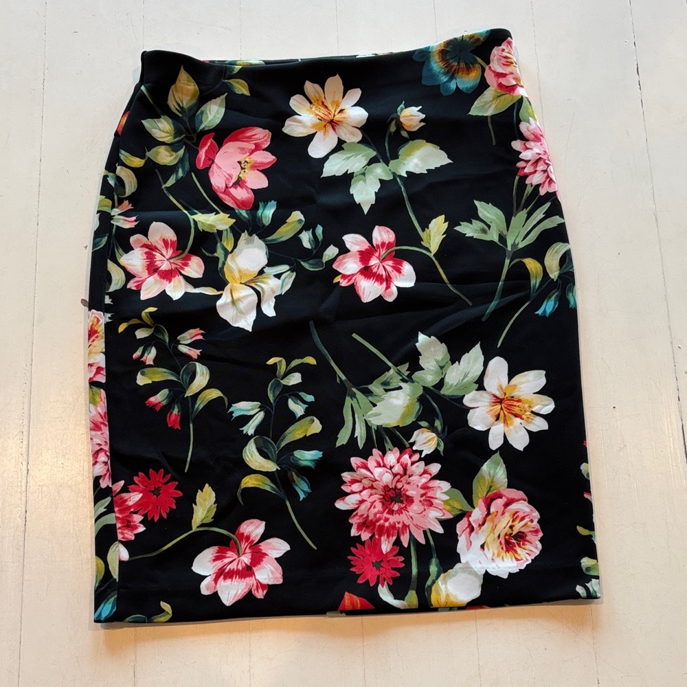 New York & Company Black Floral Pencil Skirt with Multicolor Blooms